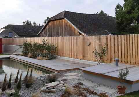 Gediegener Sichtschutz aus Lärchenholz