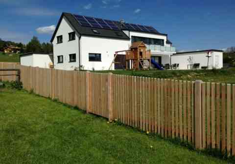 Zeig mir Modell Sichtschutz senkrecht breitseitig aus Lärchenholz