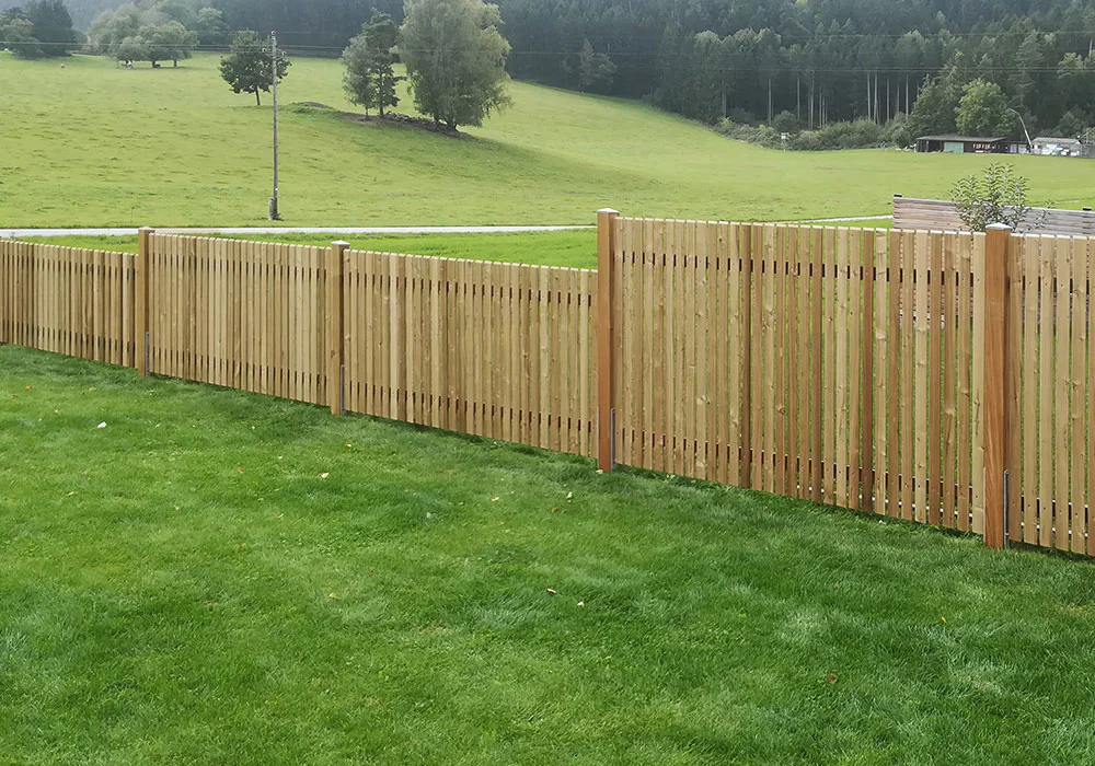 Sichtschutz senkrecht breitseitig, Höhen abgestuft