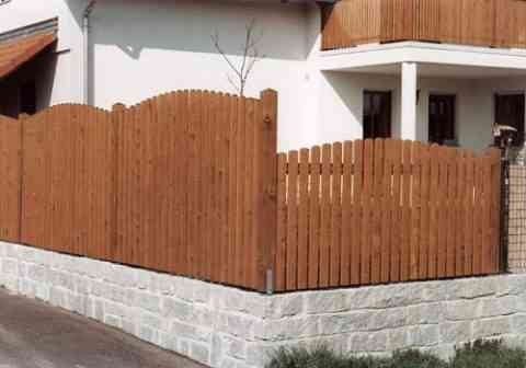 Sichtschutz aus senkrechten Brettern - Lärche Lasur