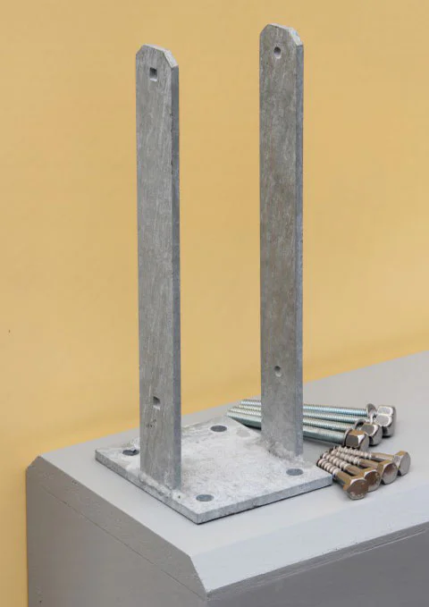 U-Bügel-Montage auf getrockneten Beton