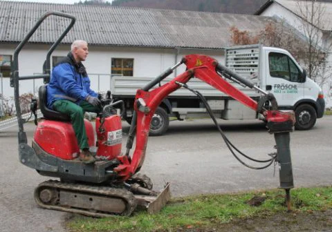 Betonfundament für die Bodenbefestigung der Zäune