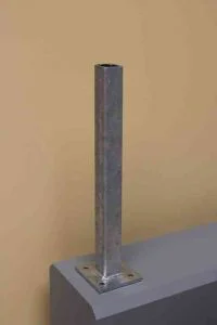 Formrohr-Bügel für Hohlsteher - zum Verschrauben auf Fundament oder Mauer