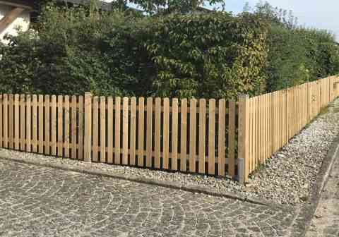 Bretterzaun Lärchenholz - individuell angepasst