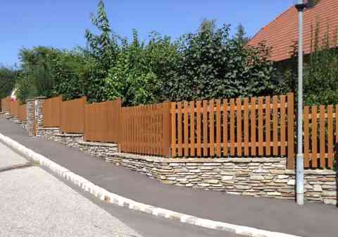 Langlebiger Betterzaun aus Lärchenholz