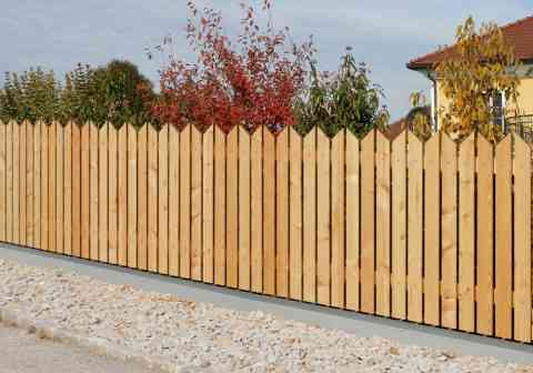 Bretterzaun aus Lärchenholz