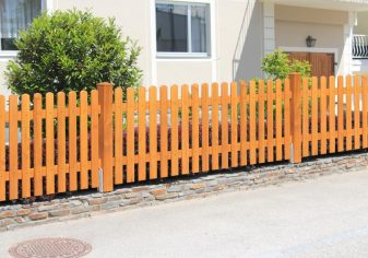 Langlebiger Betterzaun aus Lärchenholz