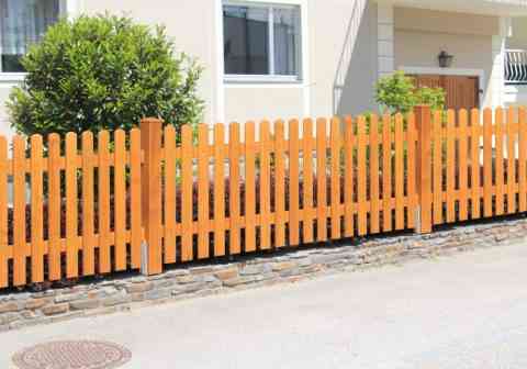 Langlebiger Betterzaun aus Lärchenholz