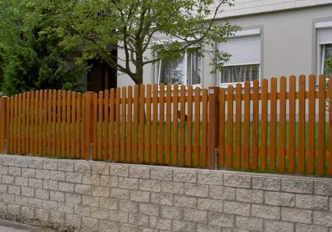 Zeig mir den Bretterzaun aus Lärchenholz