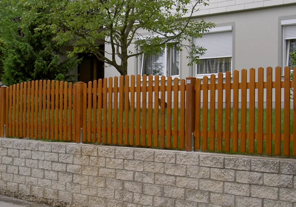 Zeig mir den Bretterzaun aus Lärchenholz