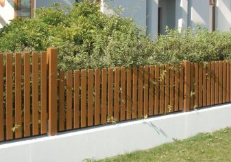 Bretterzaun aus Lärchenholz - Lasur