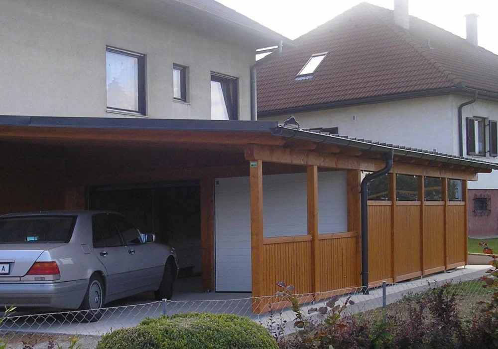 Carport in Kombination mit Sichtschutzfelder