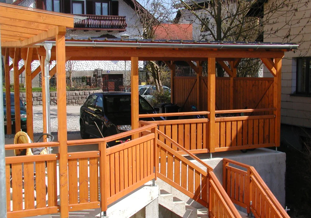Carport kombiniert mit Geländer