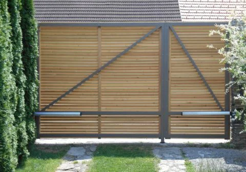 Sichtschutz Jalousie als 2-flügeliges Drehtor