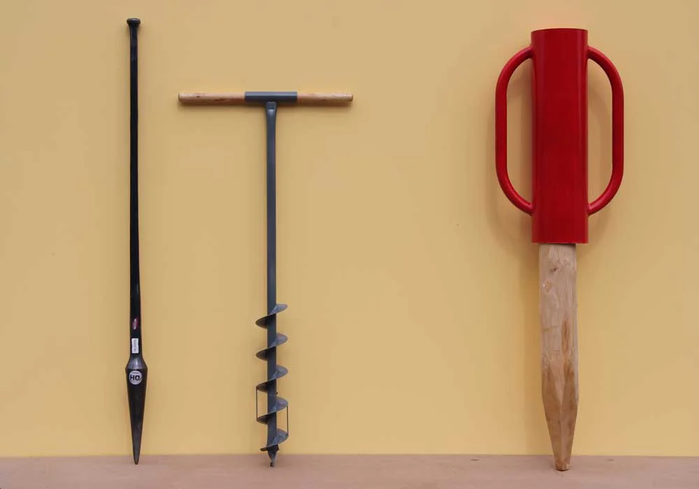 Pflockeisen, Handbohrer und Einschlagramme