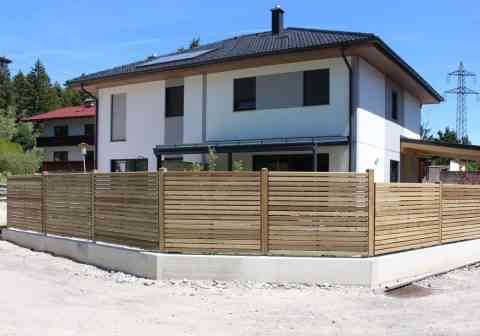 Farbunterschiede bei Salzimprägnierung (Lamellen 95 mm)