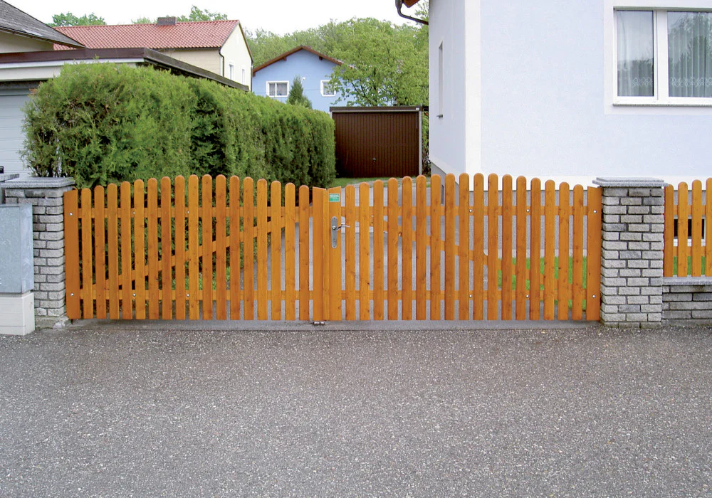 Einfahrtstor aus Holz