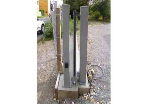 Elektrisches Schiebetor aus Aluminium