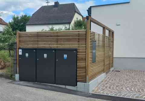 Sichtschutz Jalousie - Holzsteher und Überleger auch über die anschließenden Zaunfelder