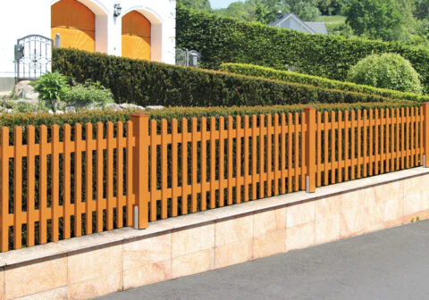 Lattenzaun aus Lärchenholz - Lasur