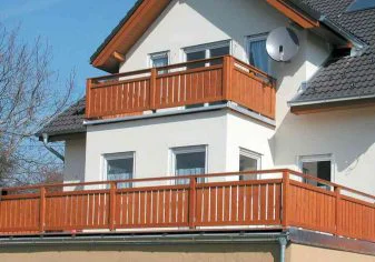 Gediegenes Holzgeländer für Balkon und Terrasse