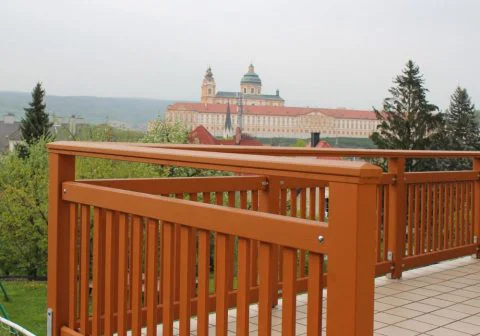 Terrassengeländer hergestellt aus Lärchenholz