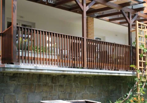 Terrassengeländer mit Handlauf