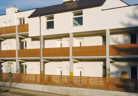 Balkongeländer aus Lärchenholz