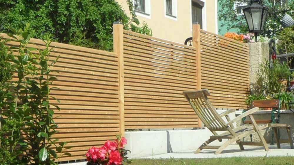 Sichtschutz Jalousie aus Lärchenholz
