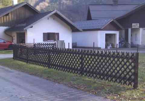 Rustikaler Jägerzaun duchgehend montiert