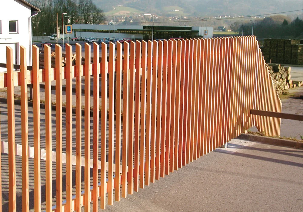 Lattenzaun Lärche - Durchgehende Montage bei Selbstbausätzen