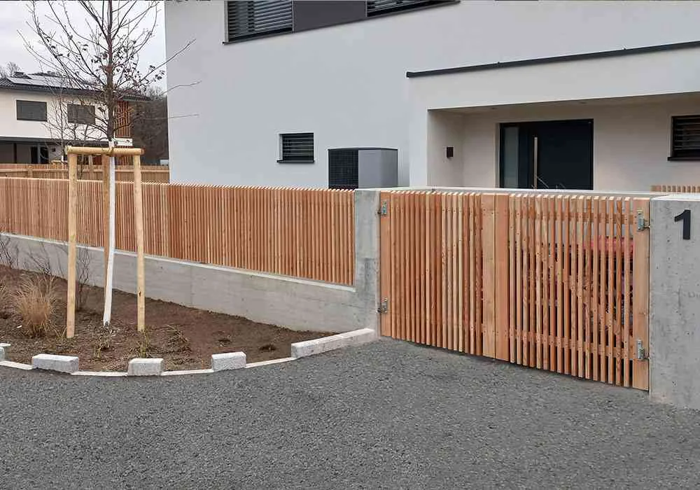 Lattenzaun Lärche - Abstand reduziert auf 33 mm