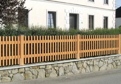 Lattenzaun breitseitig montiert - Lärche