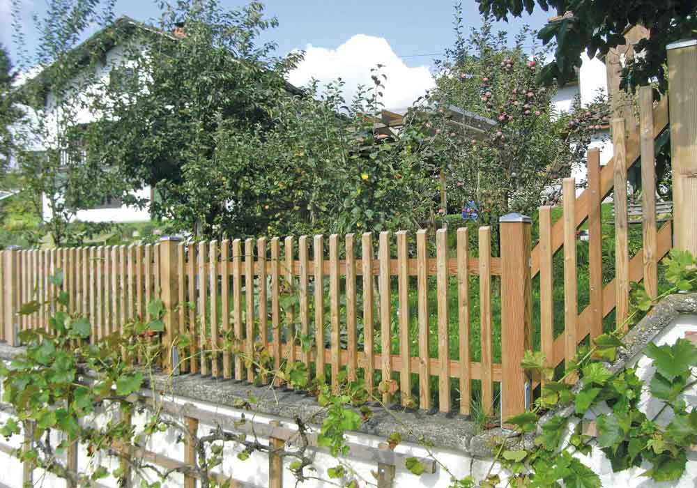 Lattenzaun schmalseitig montiert - Oberfläche natur