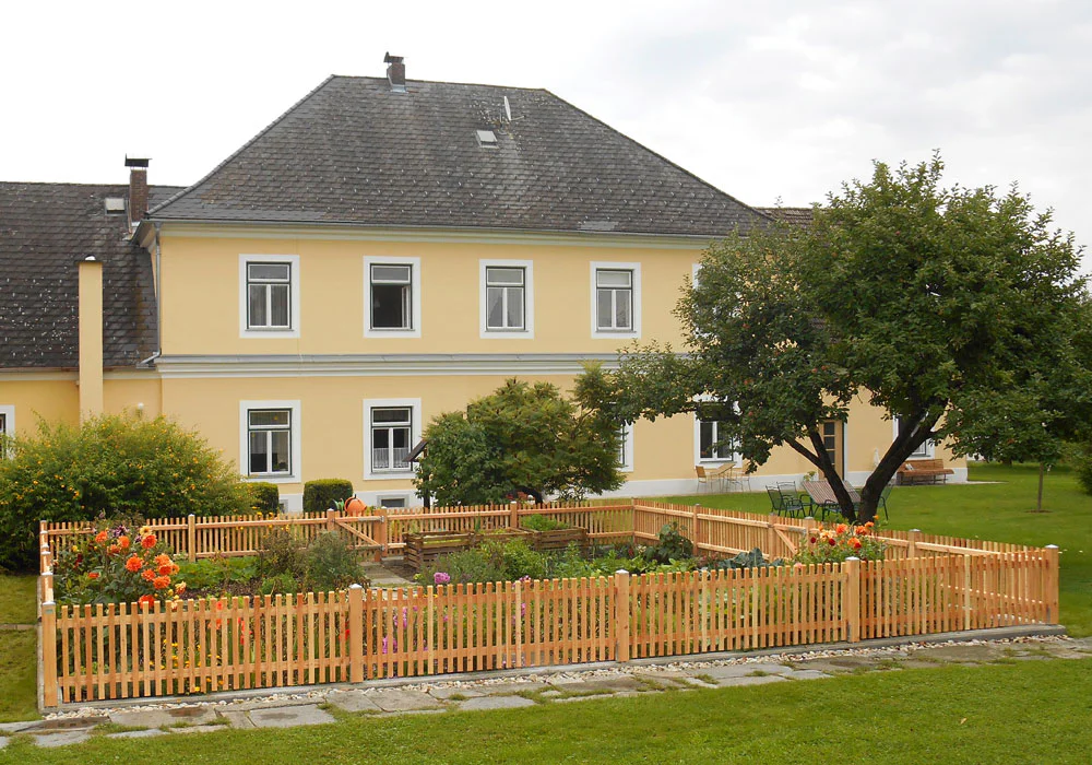 Zeig mir Modell breitseitig in Lärche natur