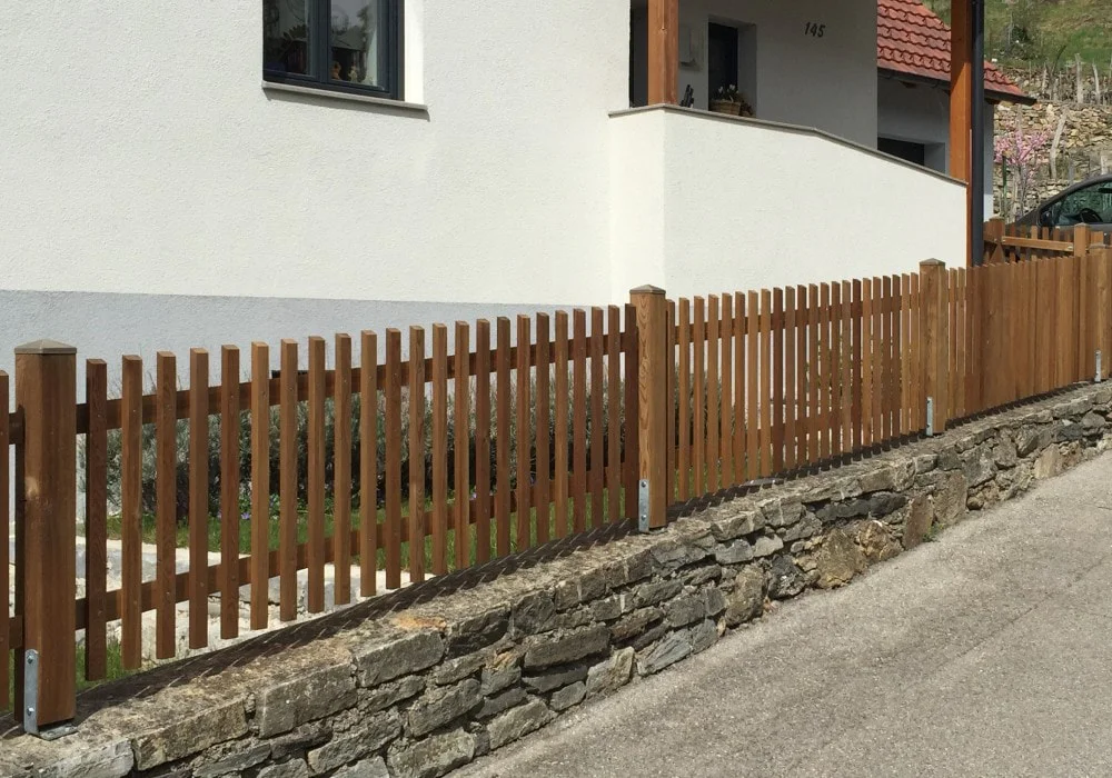 Lattenzaun breitseitig montiert