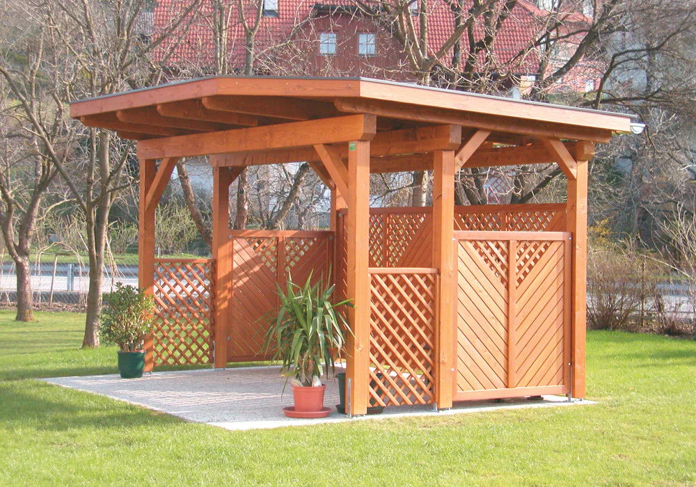 Laube mit Sichtschutzfeldern nach Maß