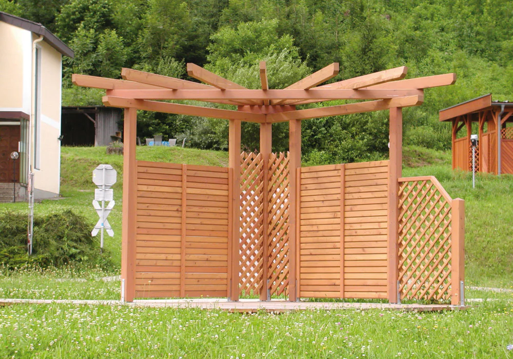 Sternenpergola mit Sichtschutzfeldern