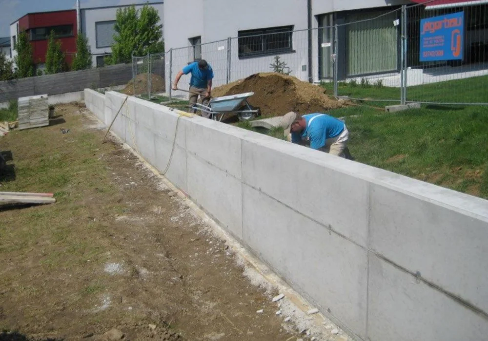 Mauer vor Ort betoniert