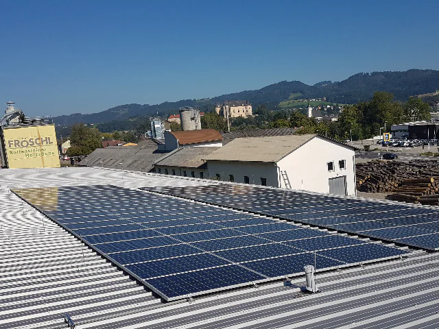 Photovoltaikanlage auf unserem Betriebsgebäude