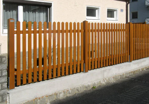 Bretterzaun in Oberfläche Lasur