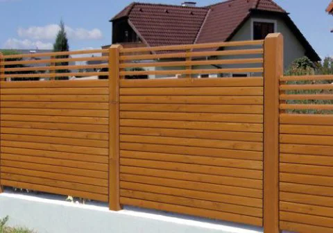 Waagrechter Sichtschutz mit Oberfläche Lasur