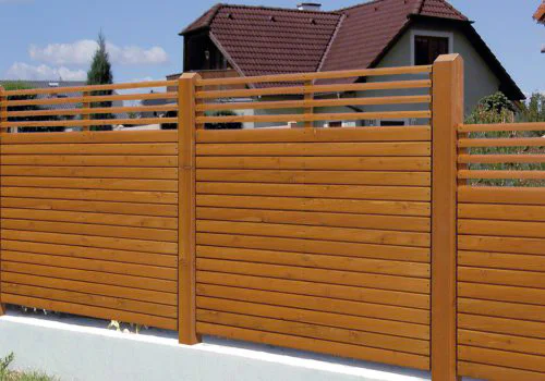 Waagrechter Sichtschutz mit Oberfläche Lasur