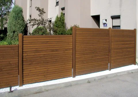 Sichtschutz in Oberfläche Walnuss