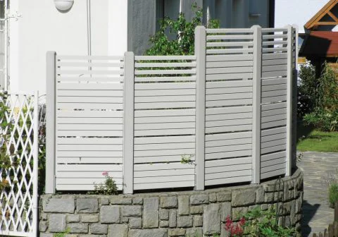 Sichtschutz mit Oberfläche lasiert