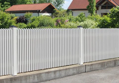 Gartenzaun aus Lärchenholz in Oberfläche Lasur