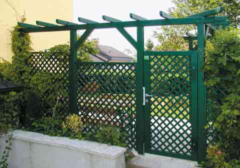 Pergola mit Diagonalgitter