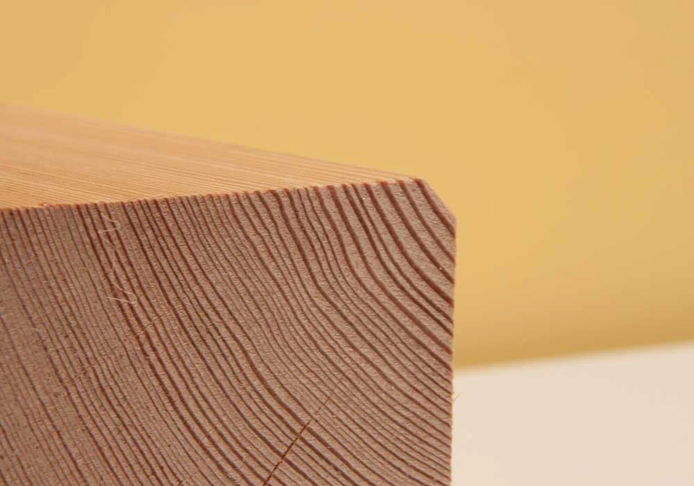 Keine scharfen Kanten bei Lärchenholz