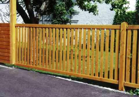 Lärchenholzzaun in Sandwichform - Lasur