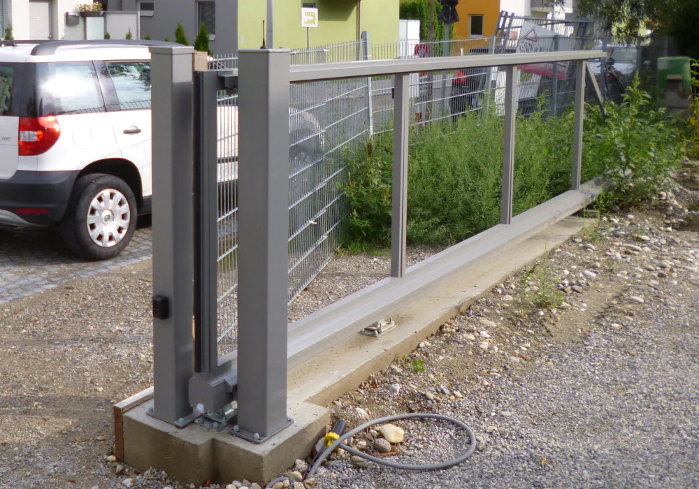 Schiebetor mit elektrischem Antrieb